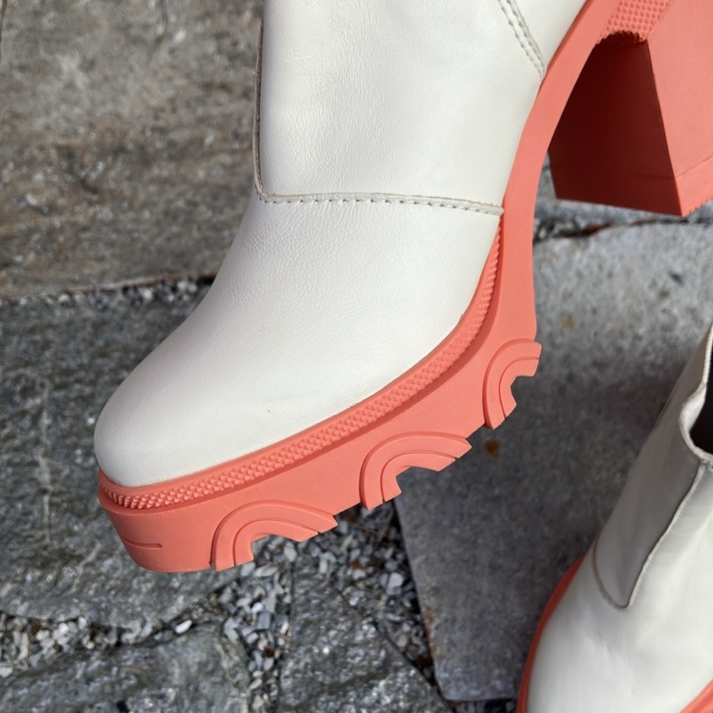 SOREL Women's Brex Heel Chelsea Boots. - Picture 14 of 17